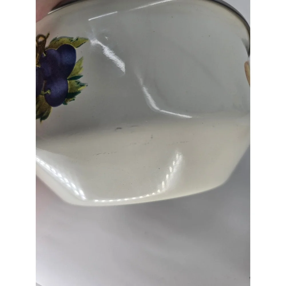 Metro vintage enamelware