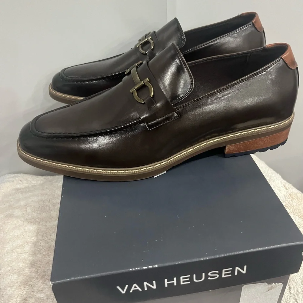 Van Heusen elegant dark