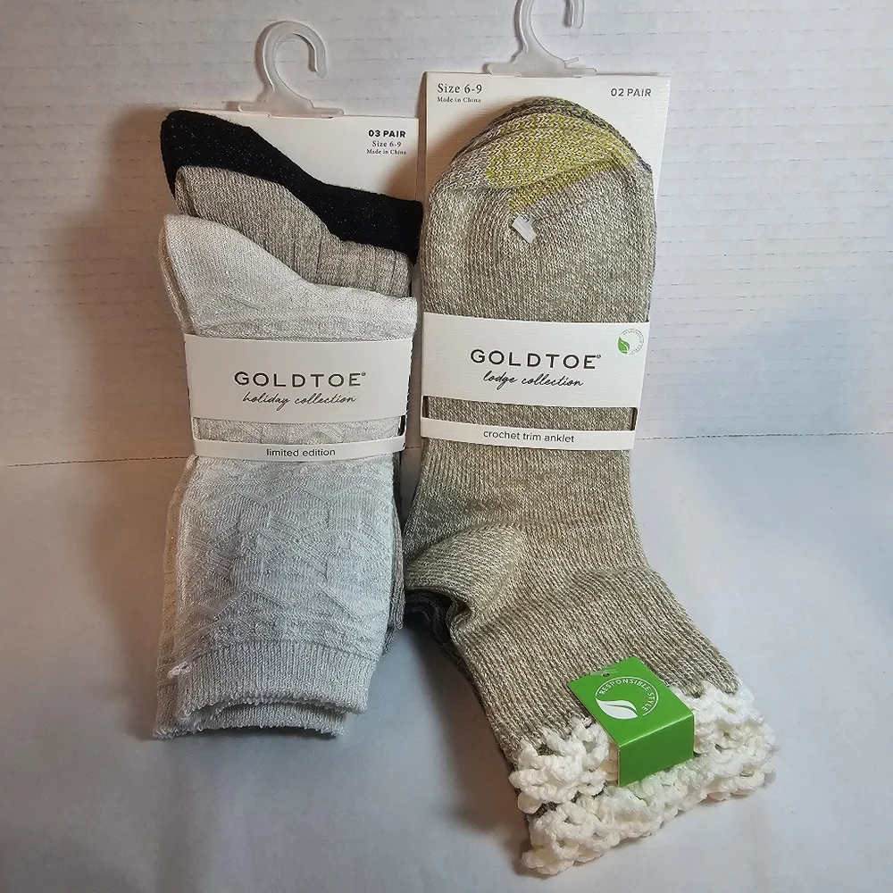 2 Packages GOLD TOE Holiday & Lodge Collection Socks SIZE 6-9 (5 Pair Total)