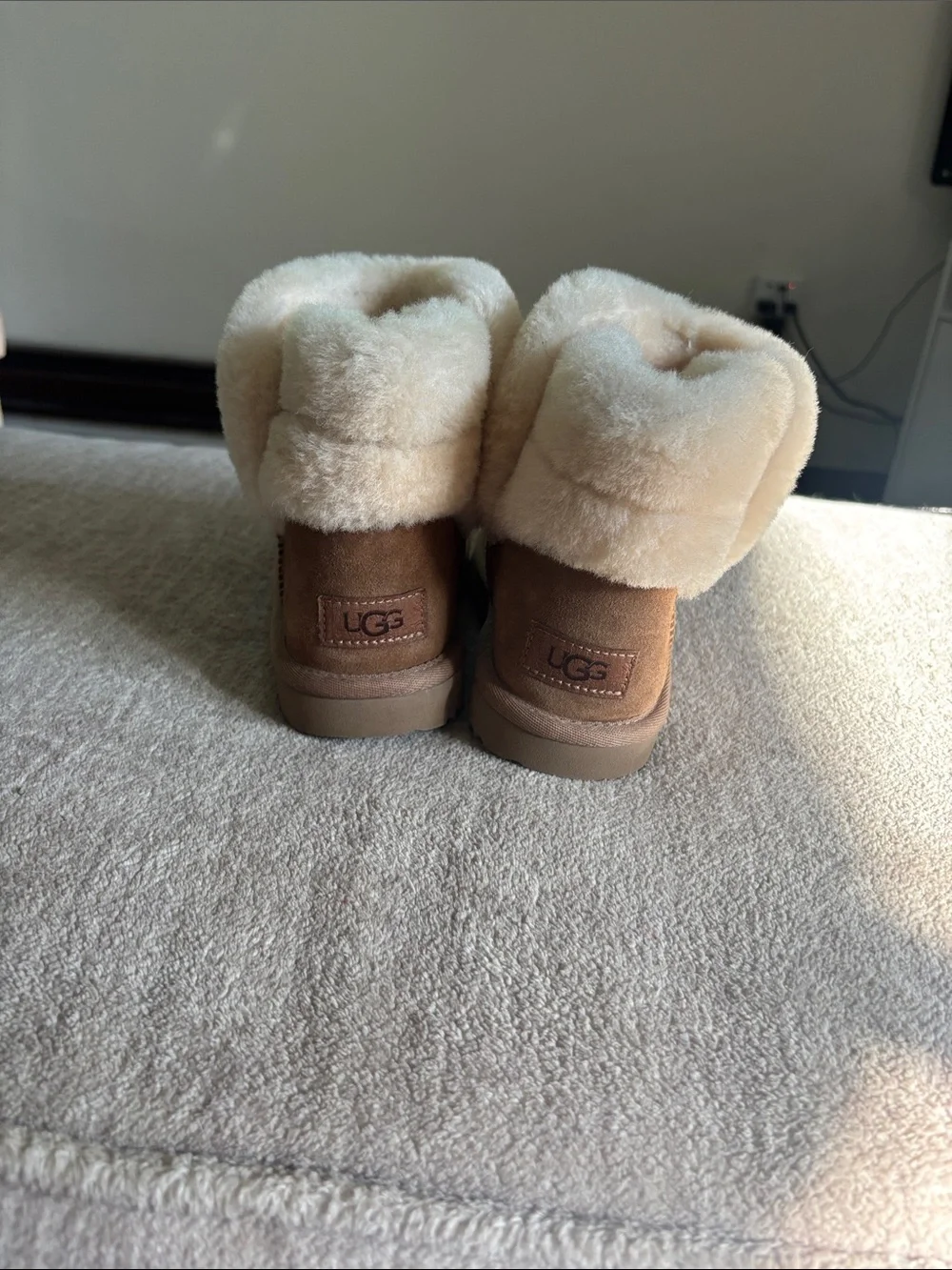 UGG easy short cushioned