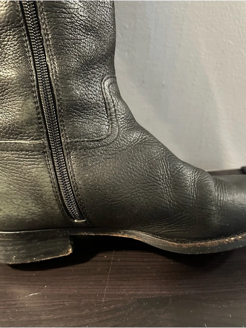 Tory Burch classic knee