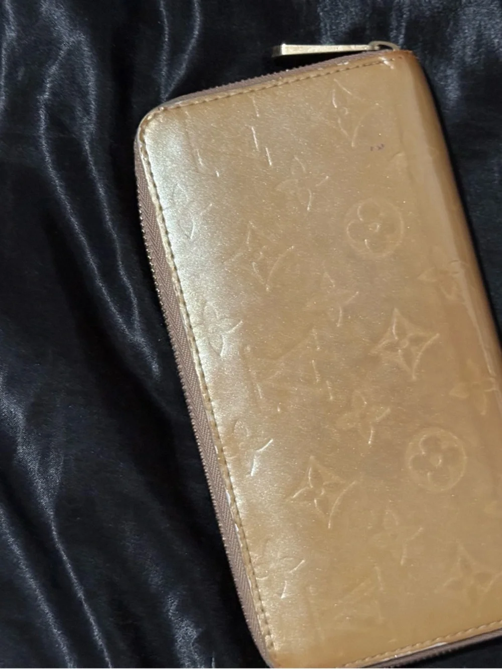 Louis Vuitton Monogram Vernis Zippy Wallet in a bronze/noisette patent leather