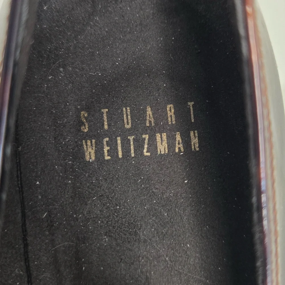 Stuart Weitzman features 	•	brand