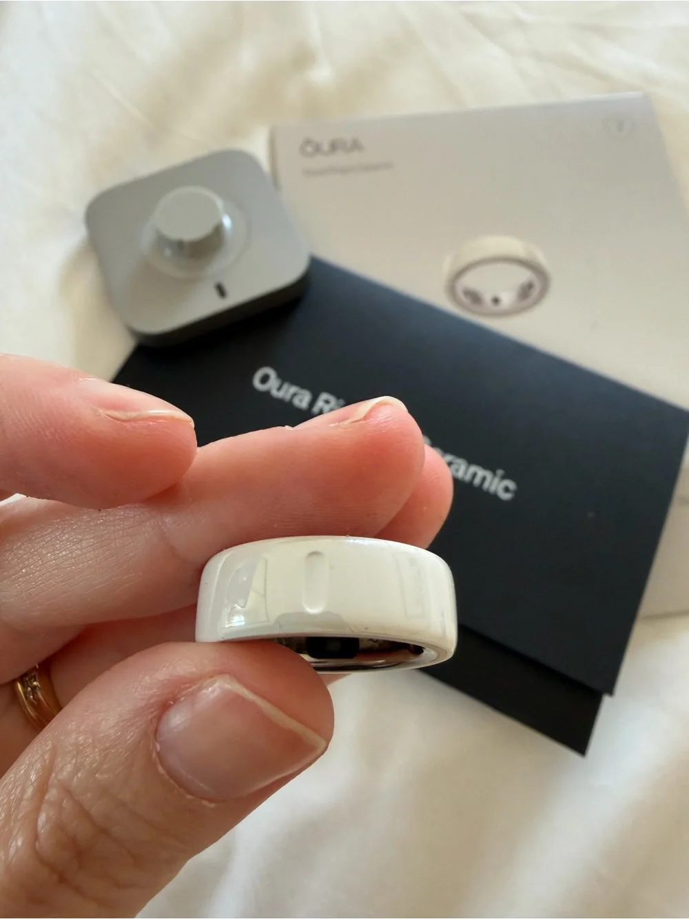 Oura Ring 4 Ceramic Cloud White Size 7 + Charger | Excellent Condition