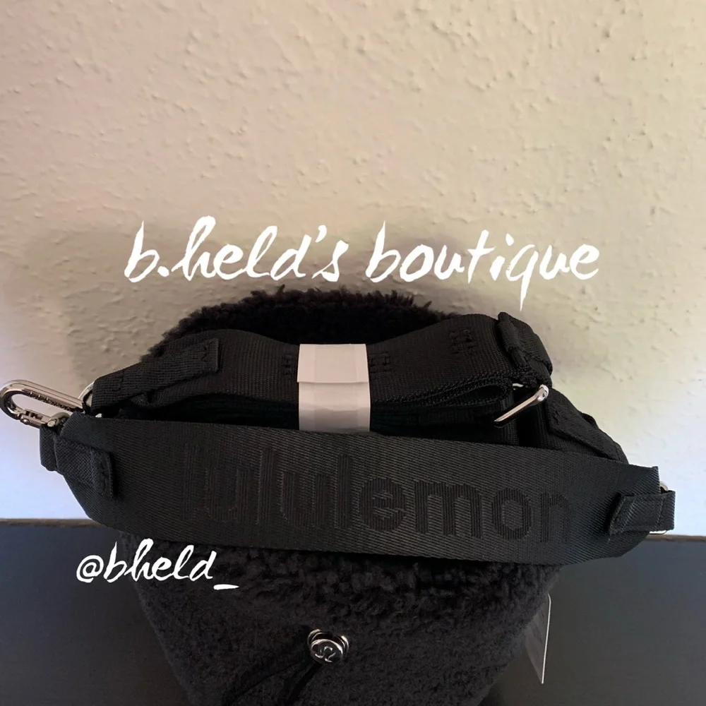 lululemon Crossbody Bucket Bag *Fleece 2.5L in Black One Size Brand New NWT