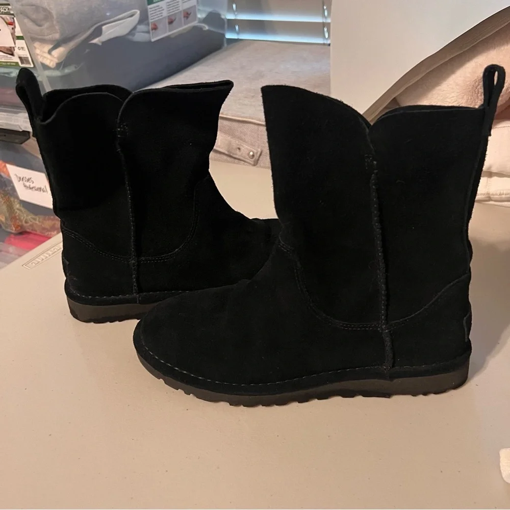 UGG elegant boots