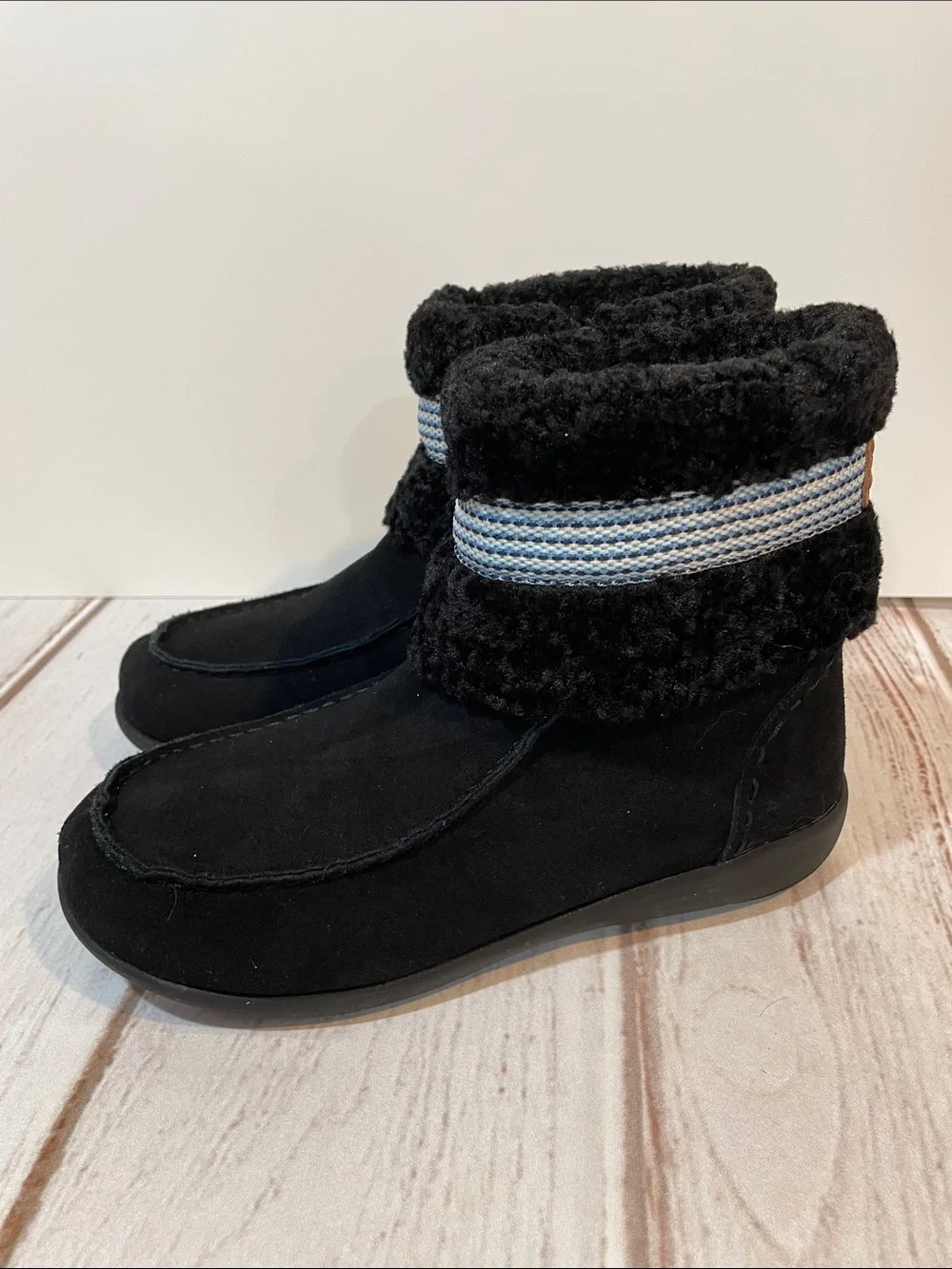 Revitalign Black 8 Wide Ankle Boots Faux-Suede Plush Lined Woven Trim Zip Side