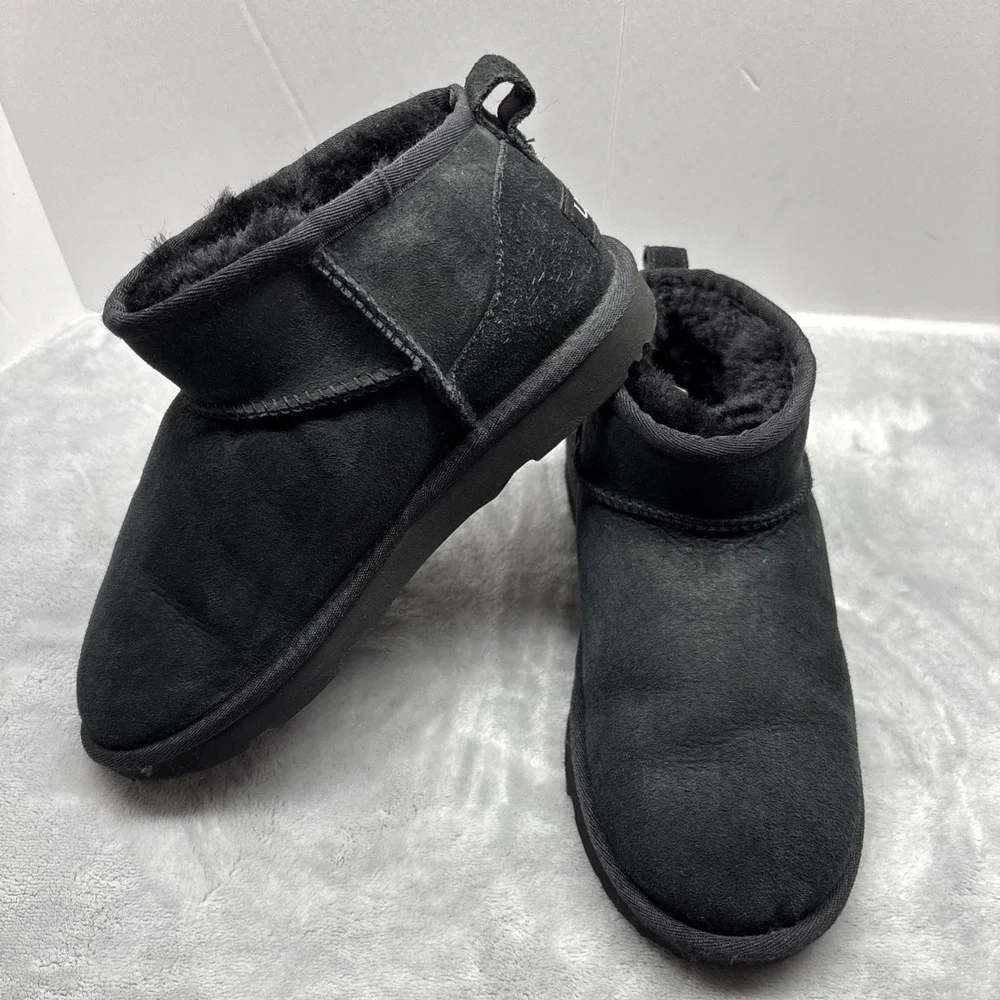 UGG classic mini