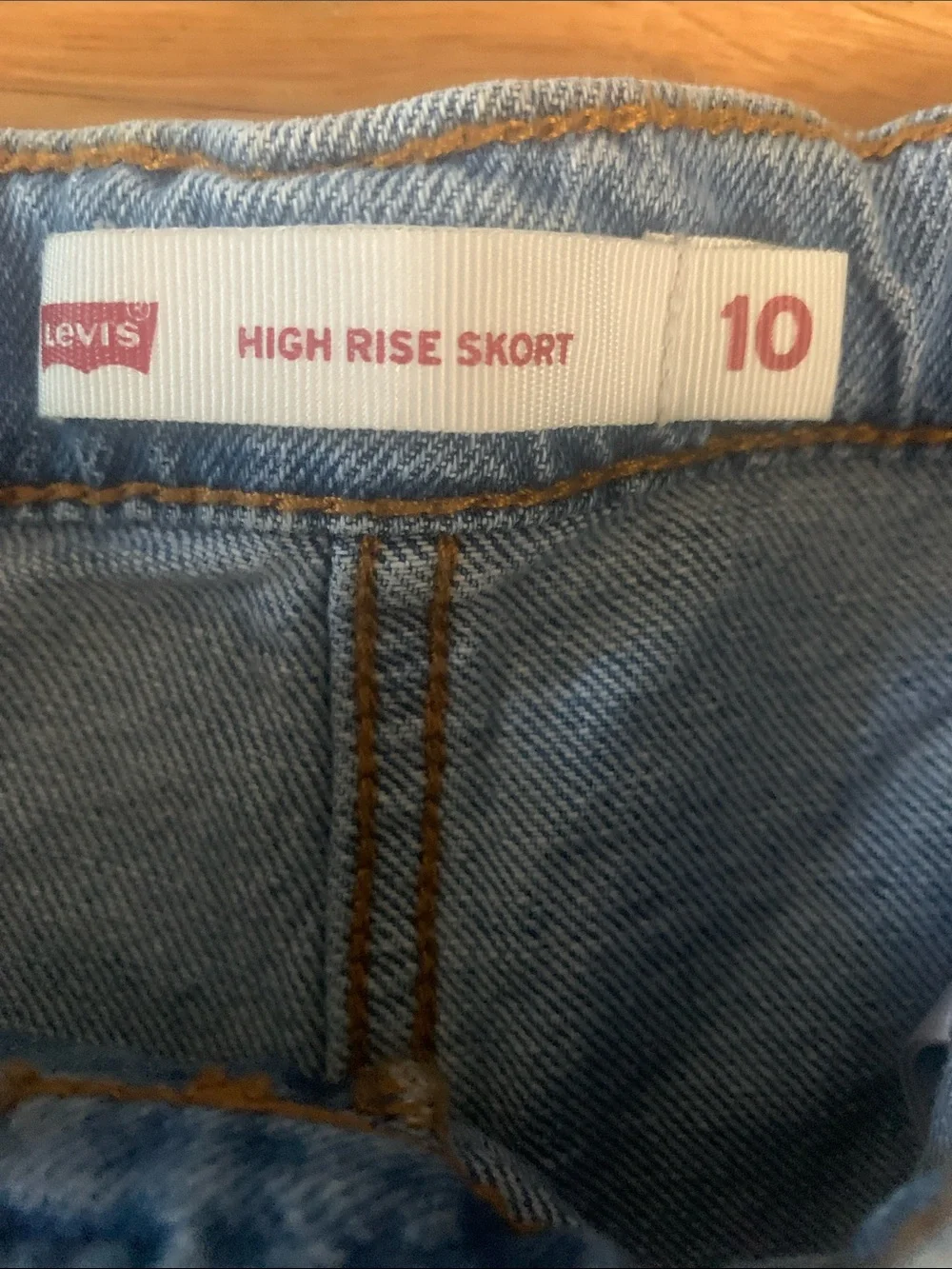 Levis bad buckle side