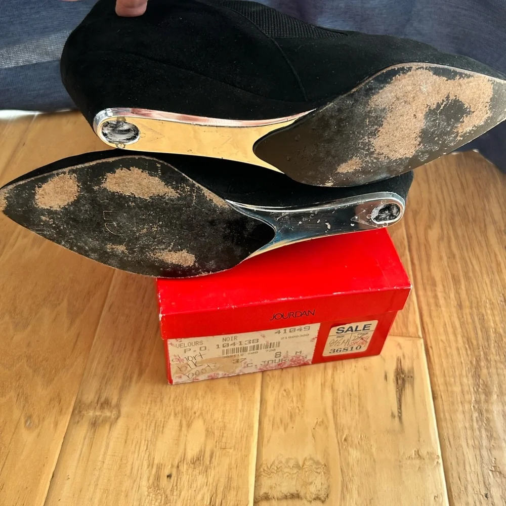 Charles Jourdan leather tabs jourdan