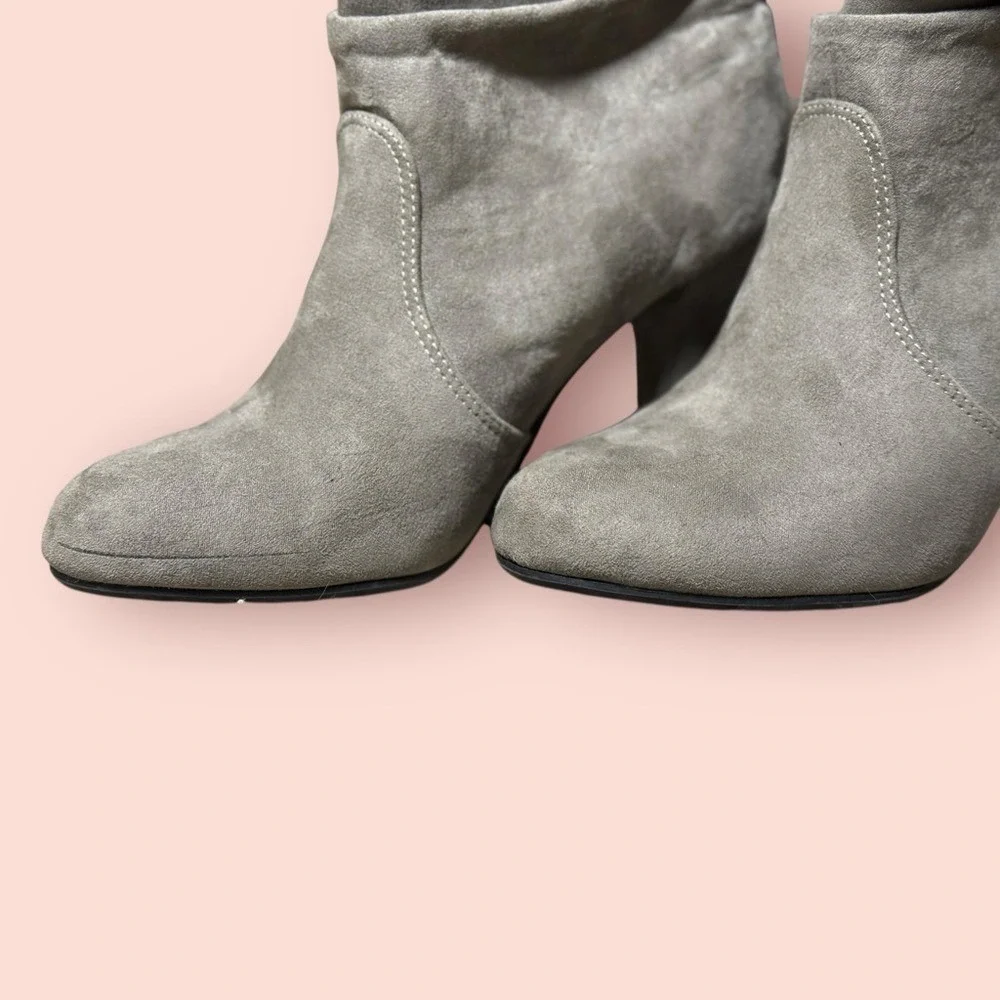 Express chic sophisticated