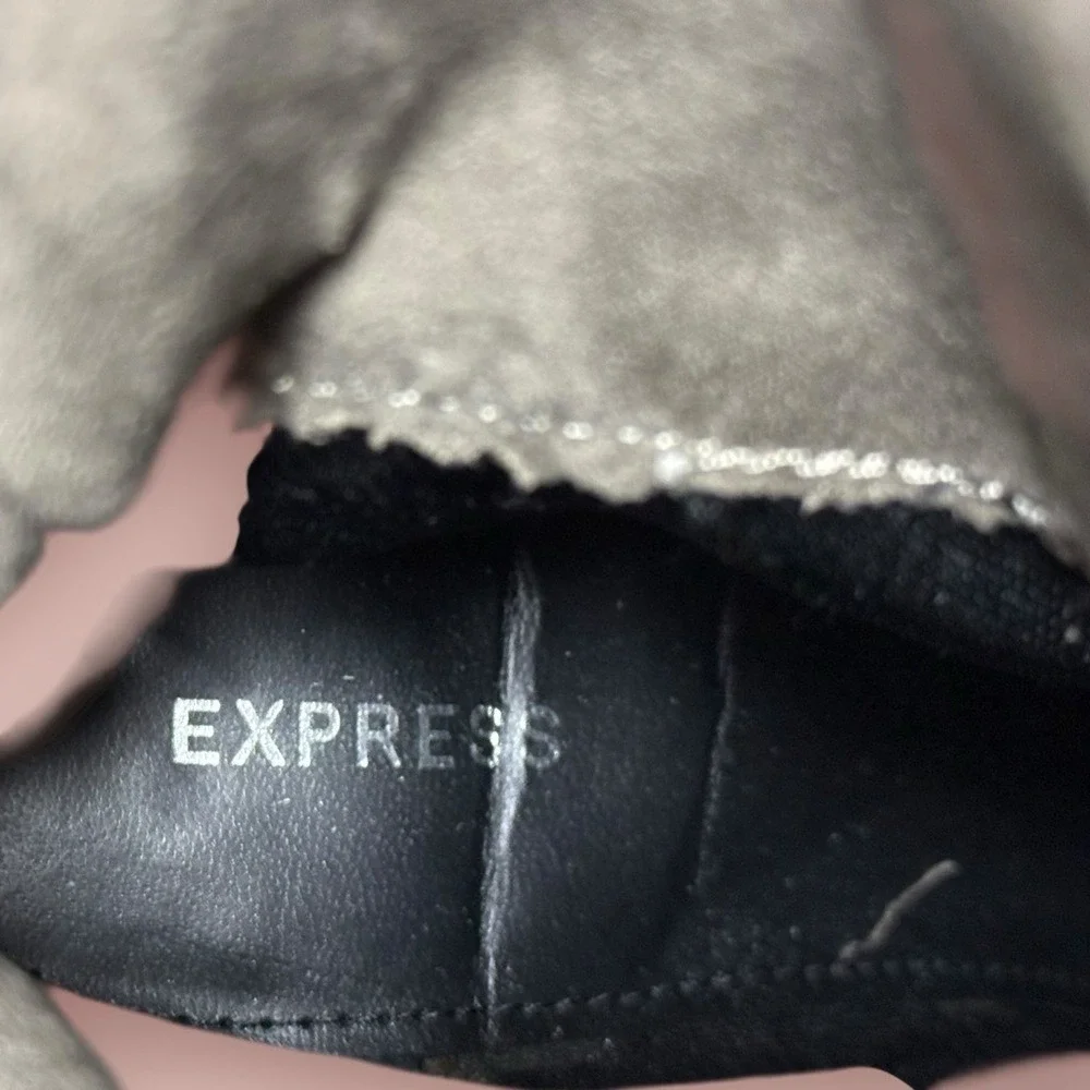 Express chic sophisticated