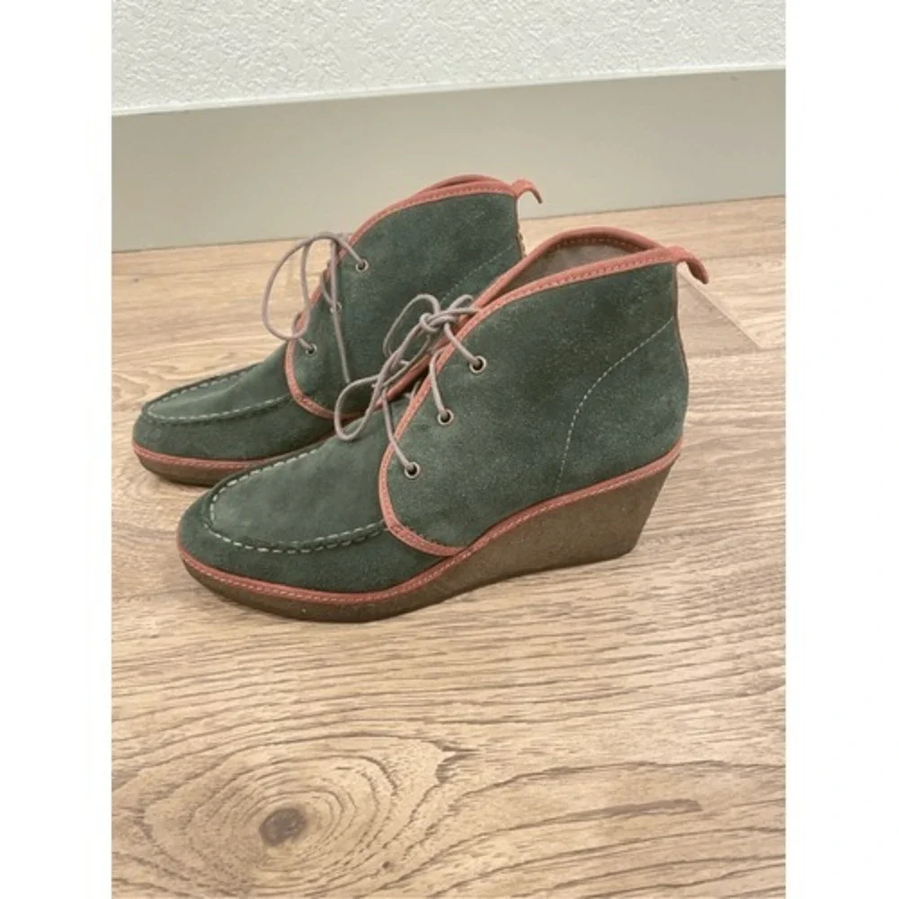 OluKai waliwedge suede