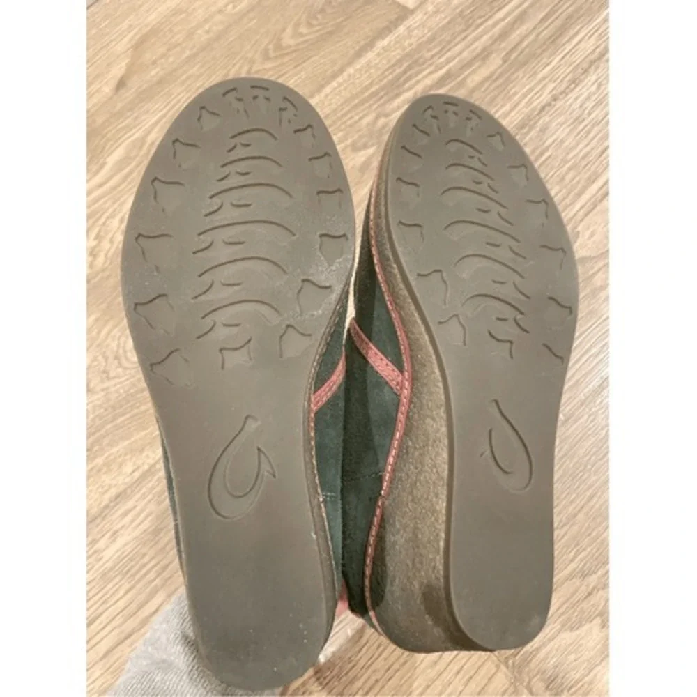 OluKai waliwedge suede