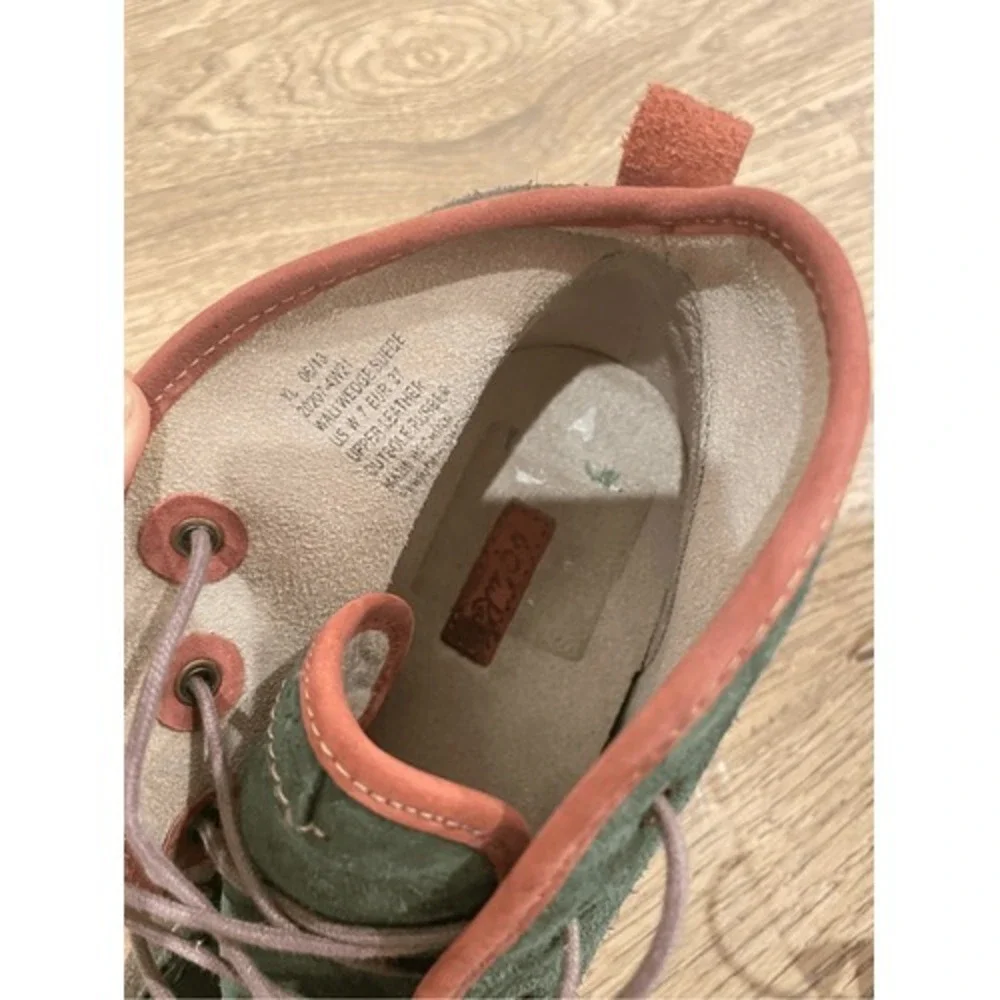 OluKai waliwedge suede