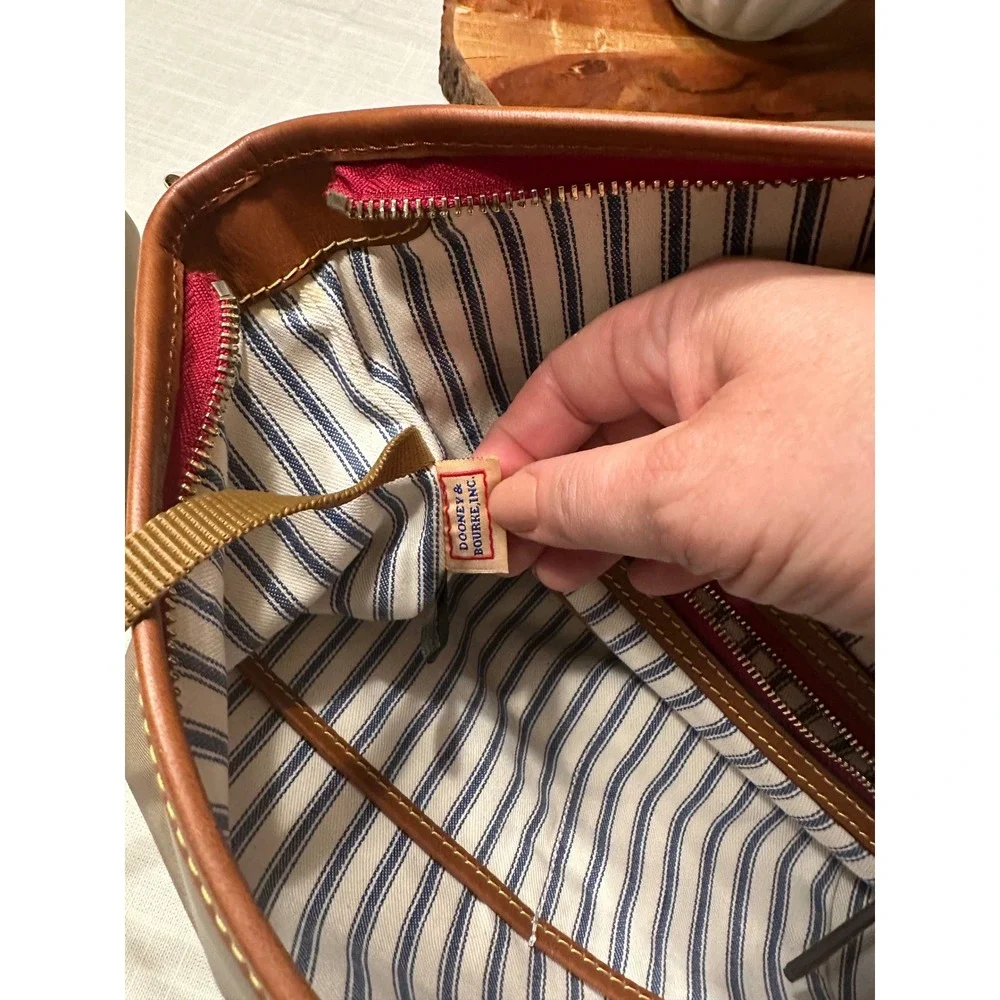 Dooney & Bourke classic dooney