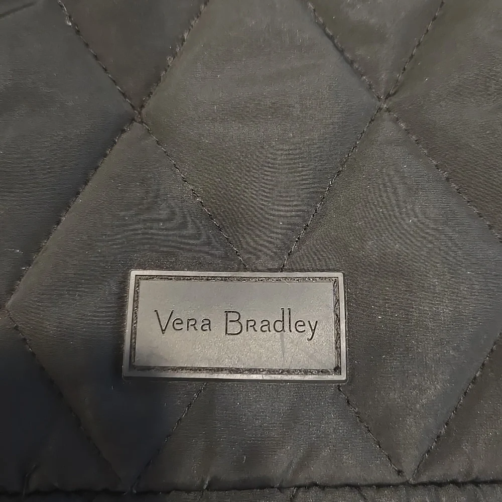 VERA BRADLEY ULTRALIGHT QUILTED HIPSTER CROSSBODY BAG IN BLACK.