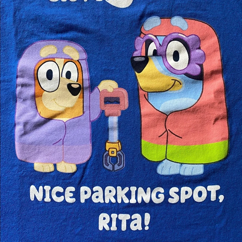 🫘 Kids T-Shirt - Bluey’s Big Play Tour T-Shirt, Youth Medium, The Grannies