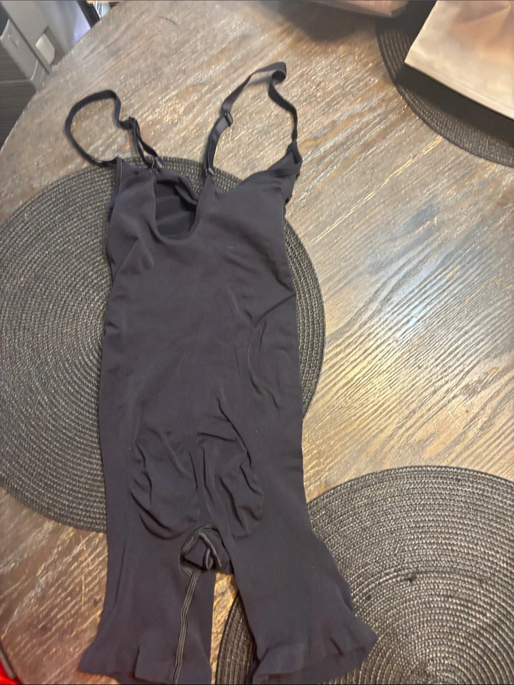 SKIMS sleek black