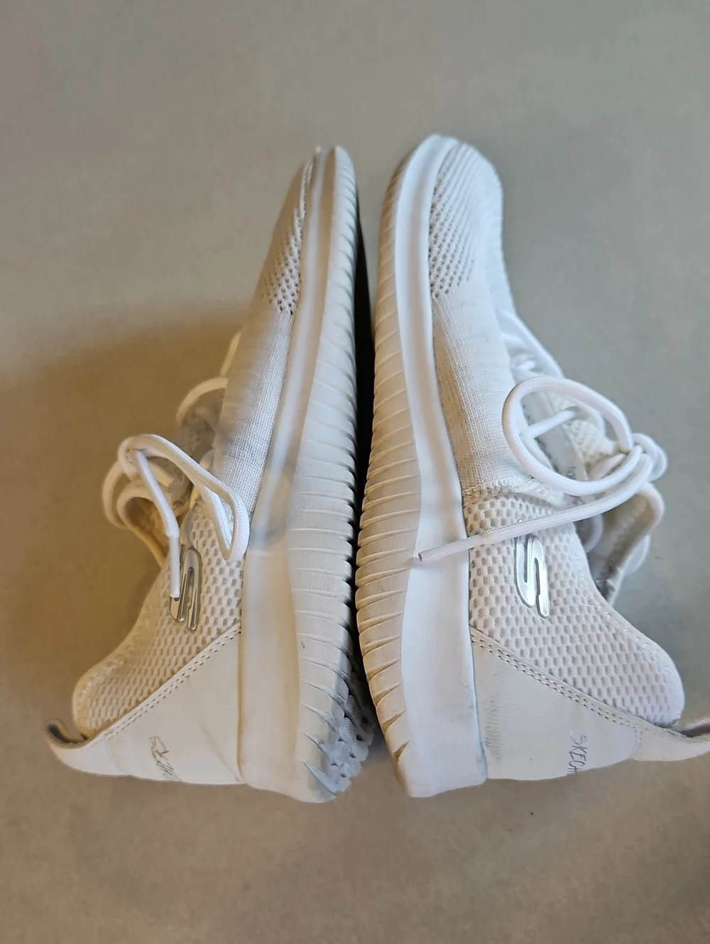 Skechers pre owned
