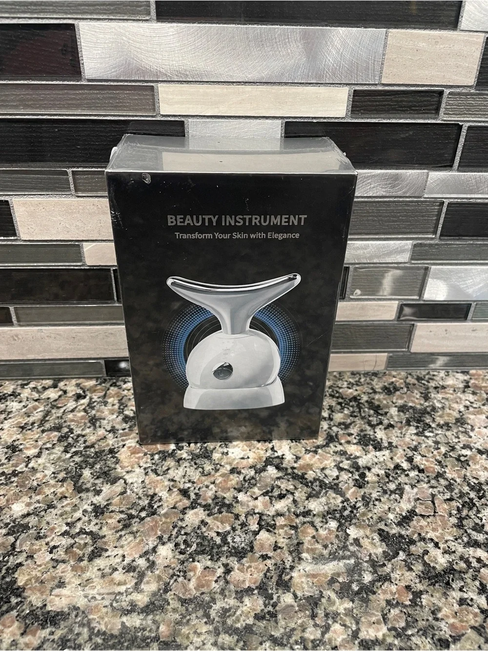 Red light therapy face and neck massager