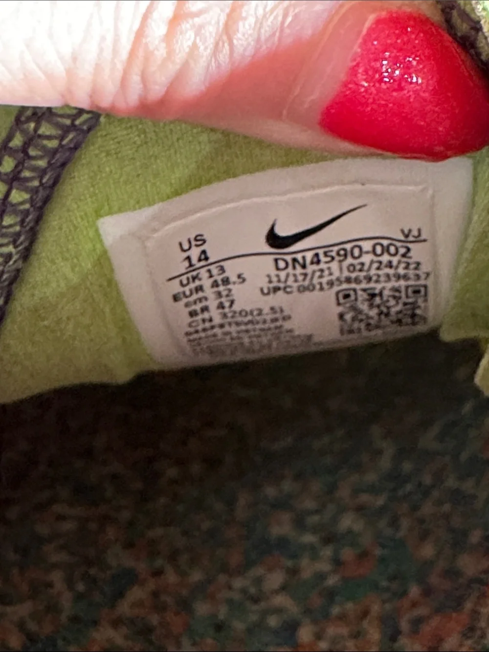 Nike light green