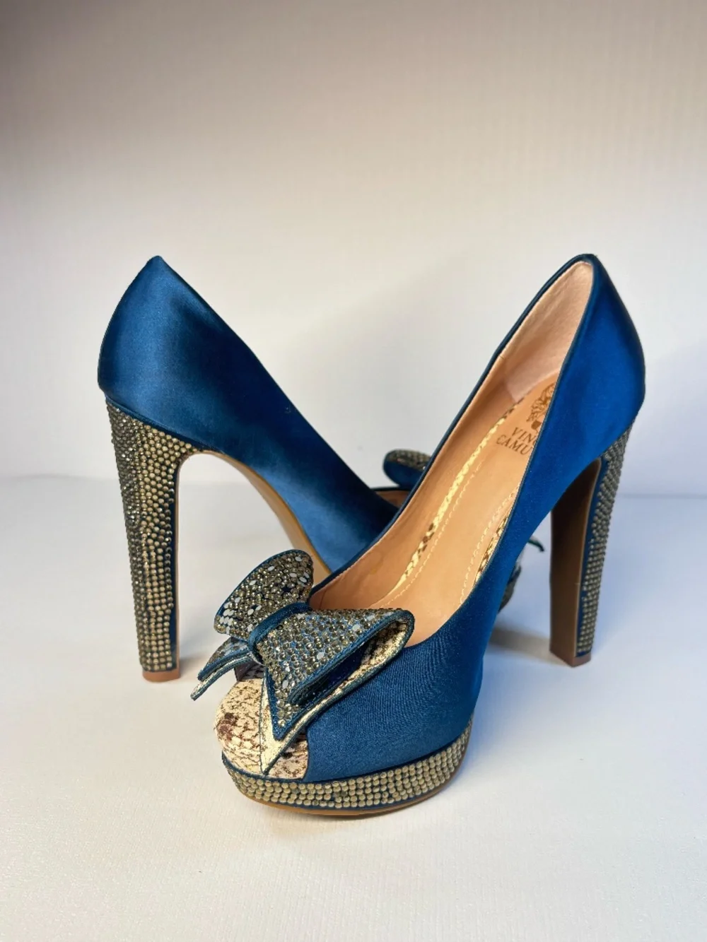 Vince Camuto turn heads