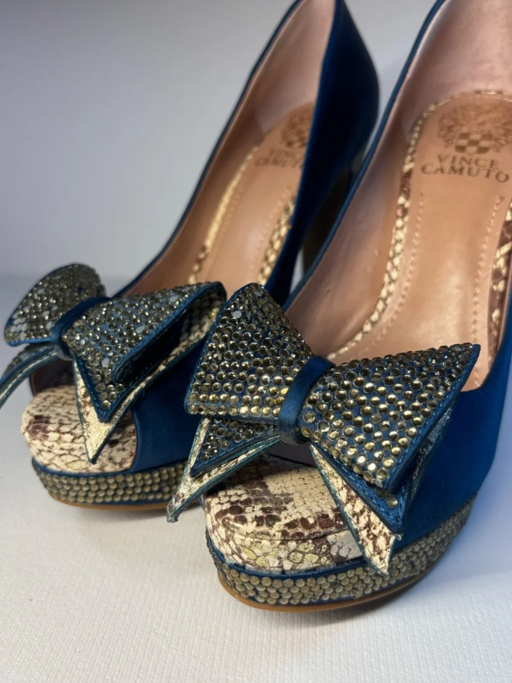 Vince Camuto turn heads