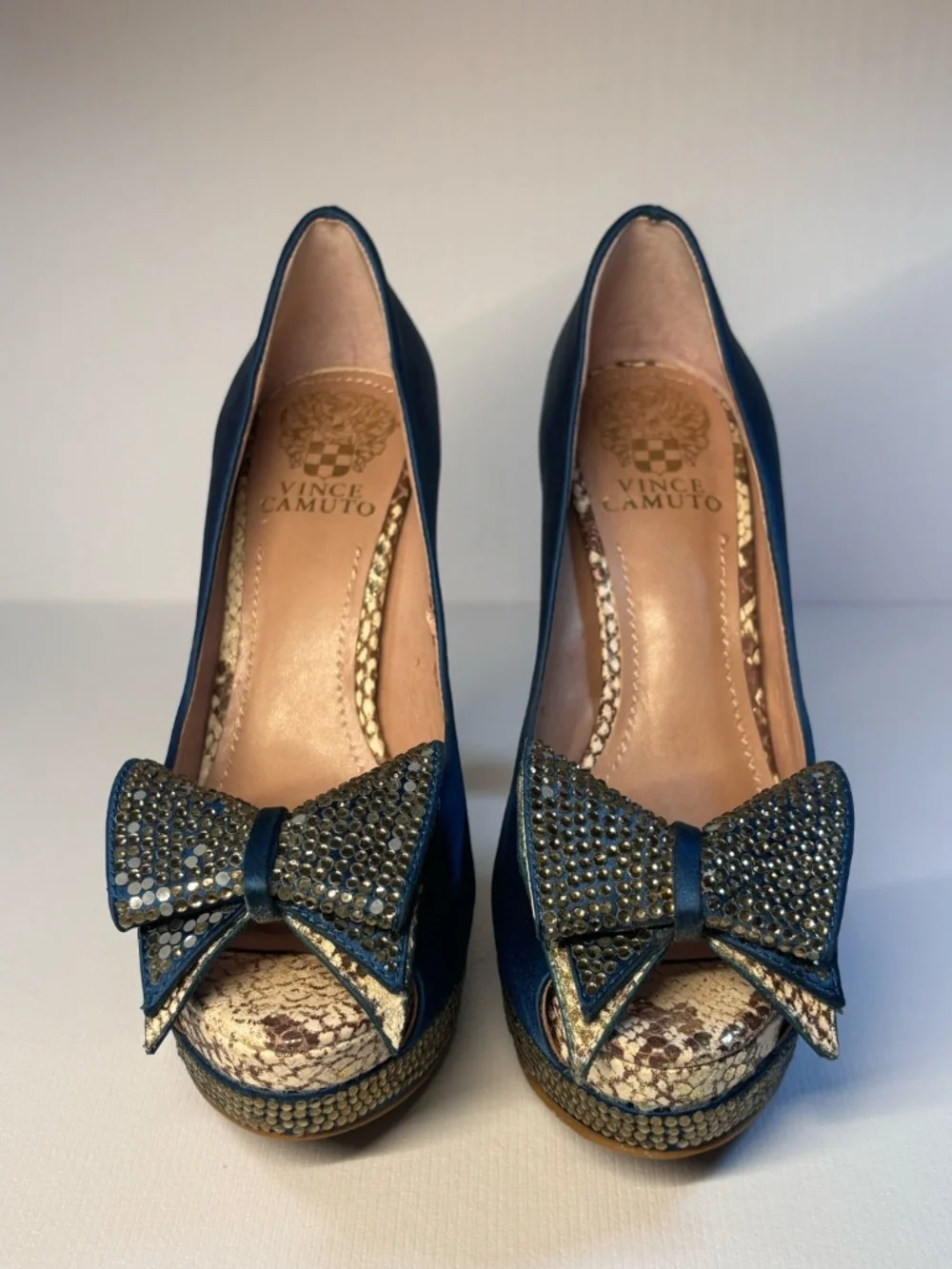 Vince Camuto turn heads
