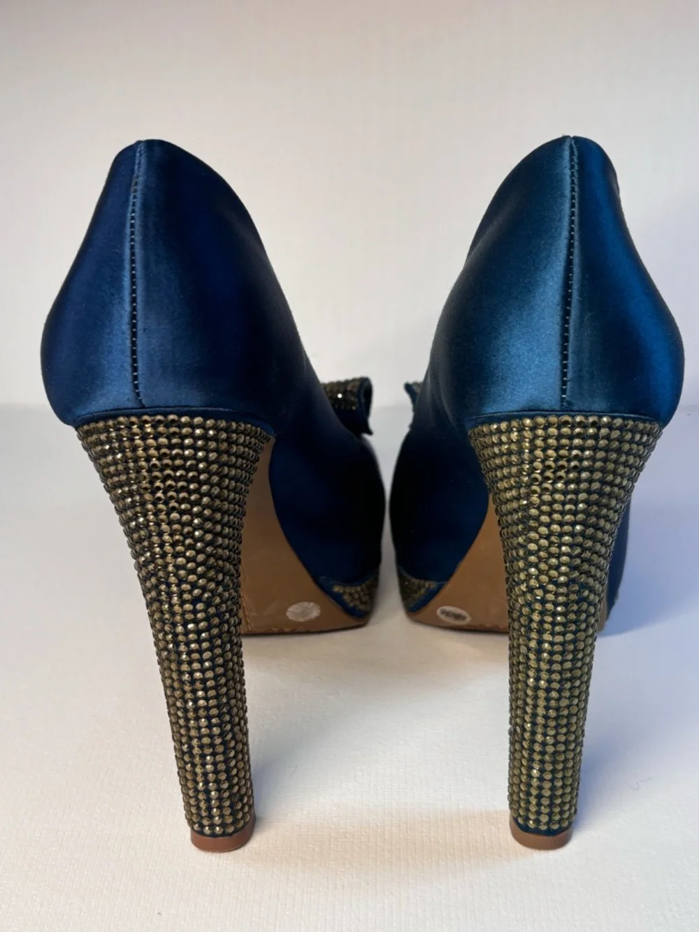 Vince Camuto turn heads