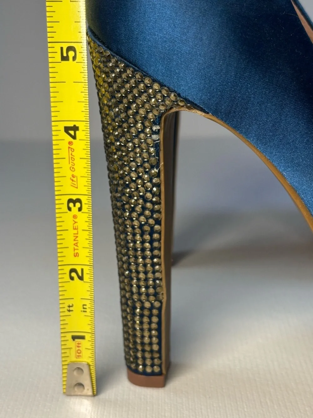 Vince Camuto turn heads