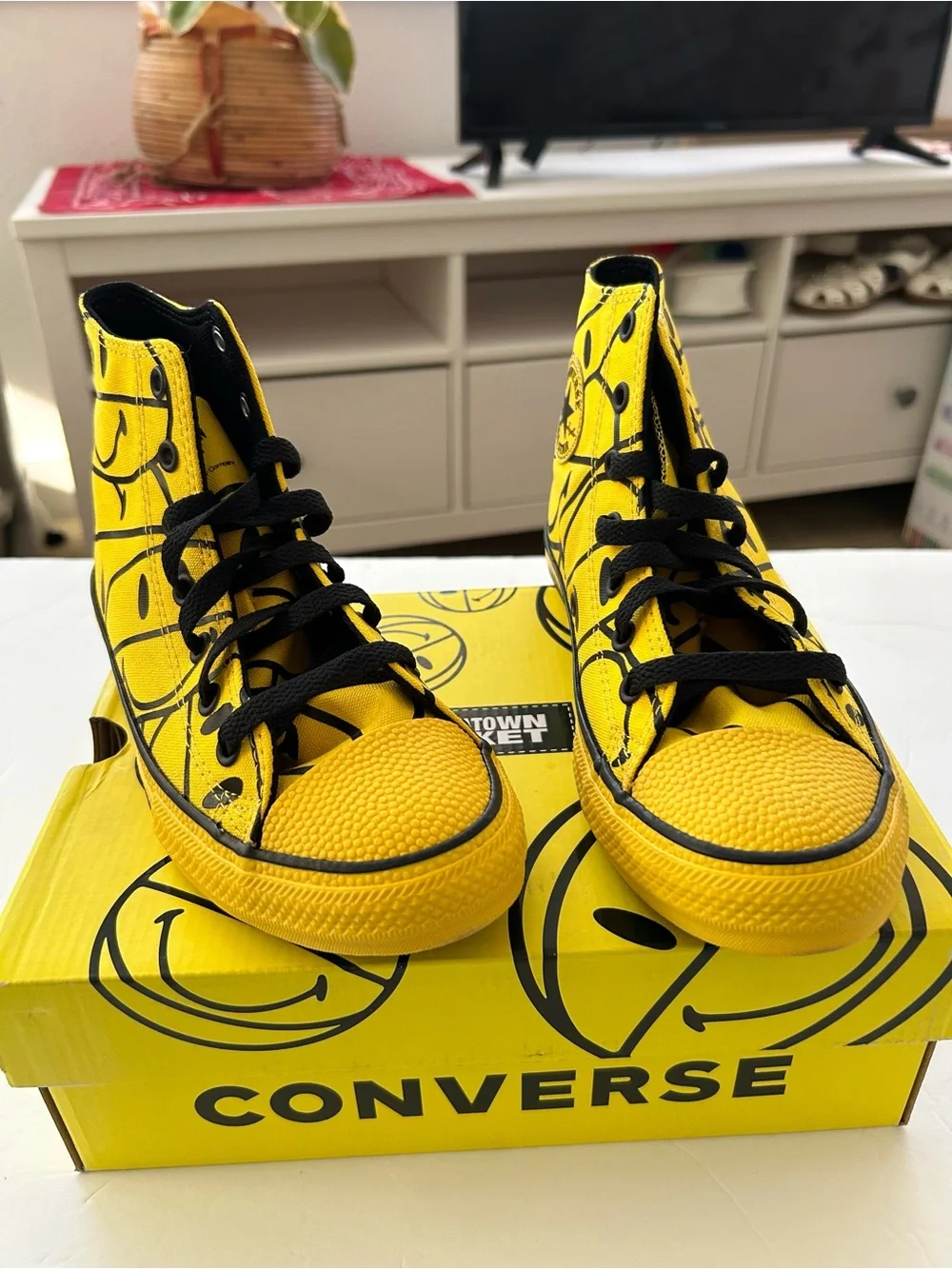 Converse x Chinatown Market CTAS Cyber Yellow Black High Top Smiley Sneaker Sz 3