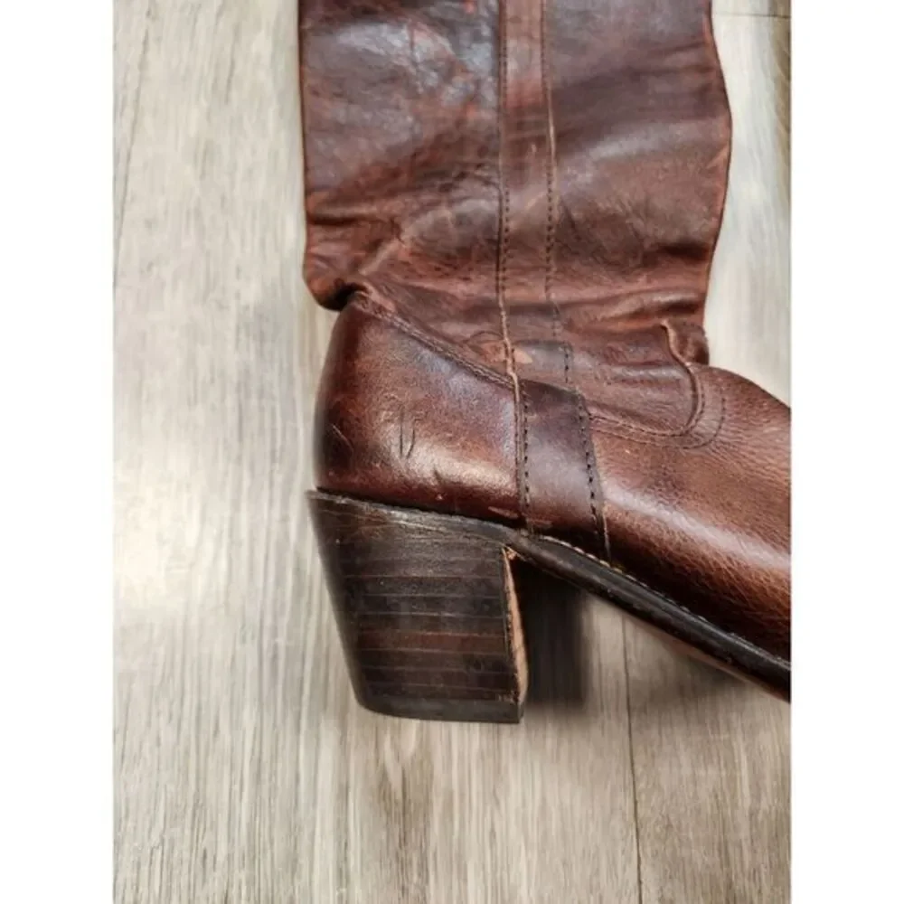 Frye signs please wear