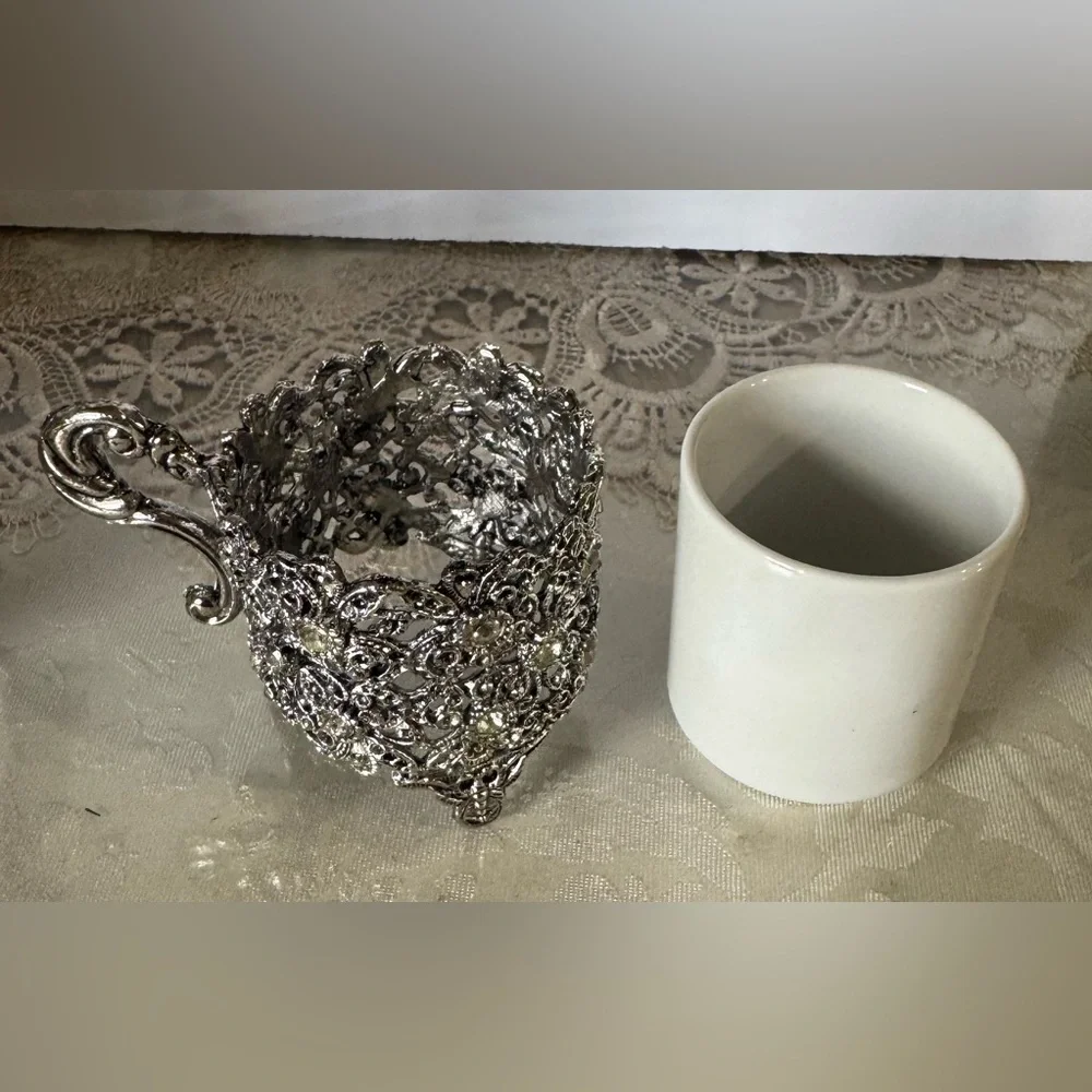 N/A white ceramic