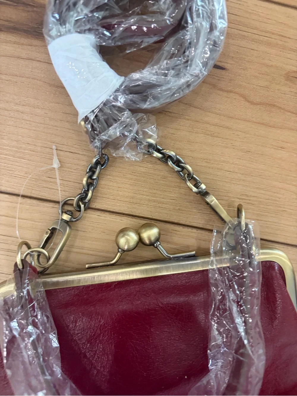 HOBO nwt Red Leather Kiss-Lock vintage style Crossbody luxury ginger