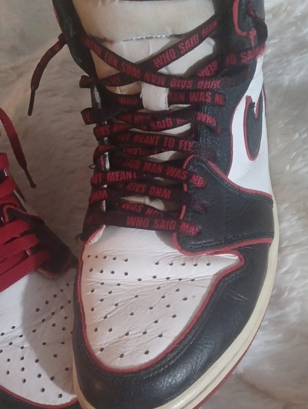 Nike Air Jordan 1 Retro High Bloodline  Mens Sz 11.5