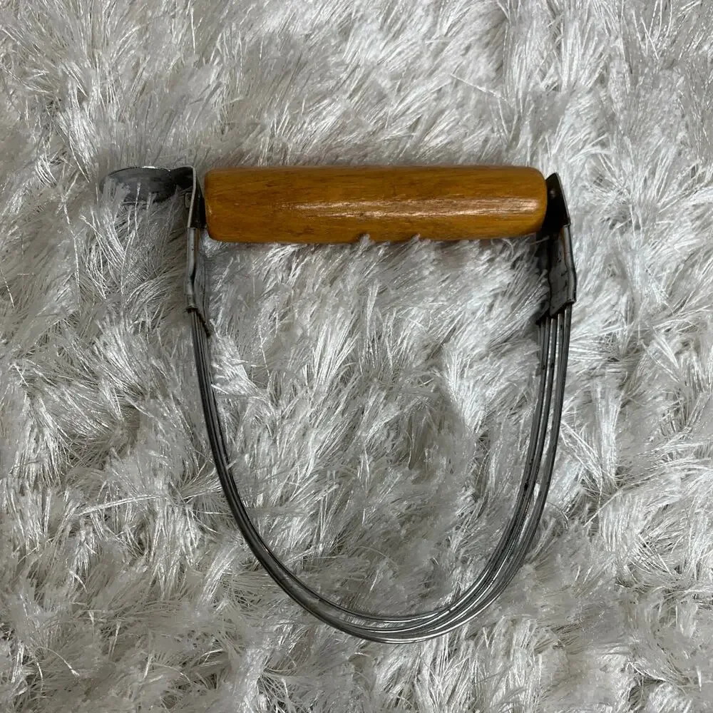 Vintage Taiwan Pastry Blender Cutter Wood Handle