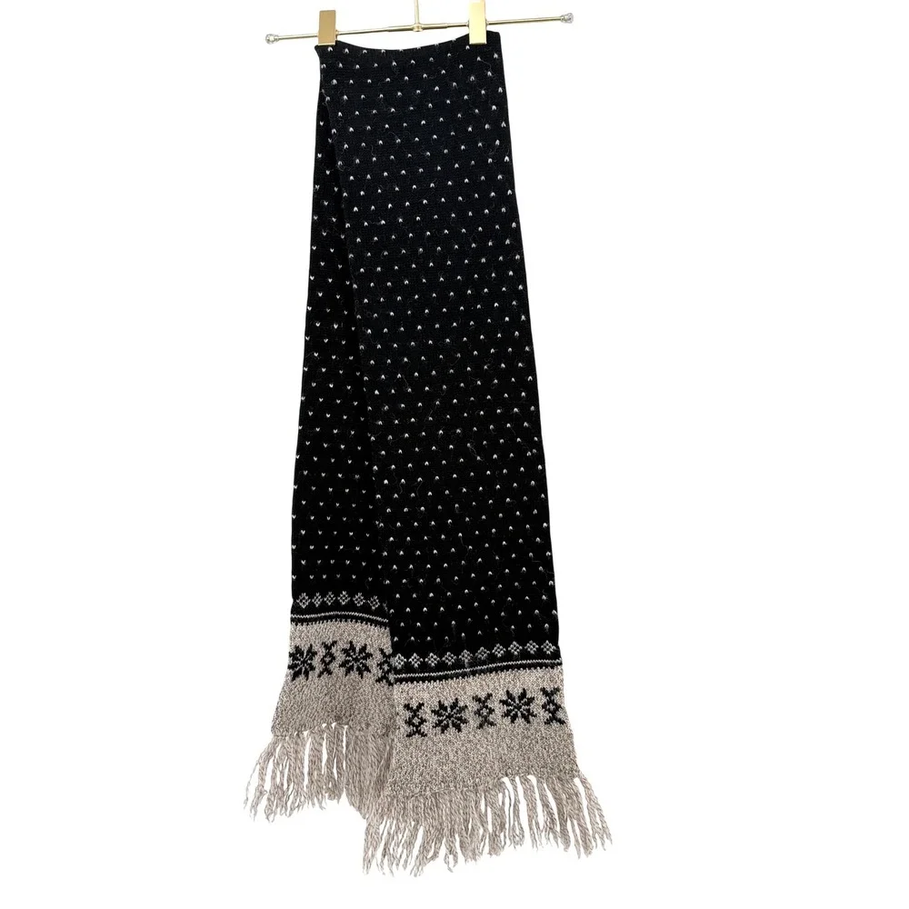 Unbranded knit scarf