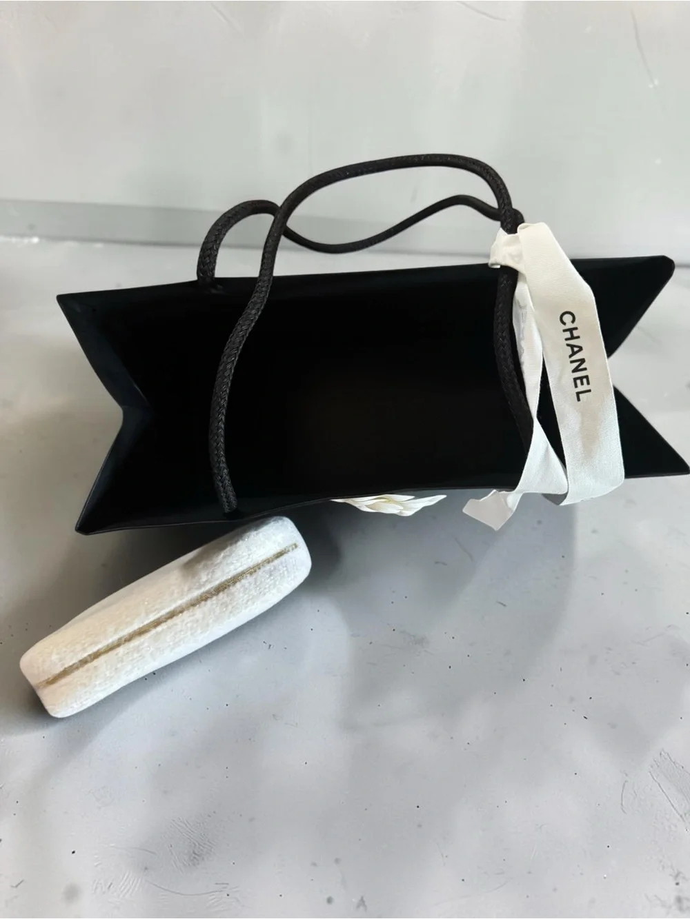 CHANEL selling 100%