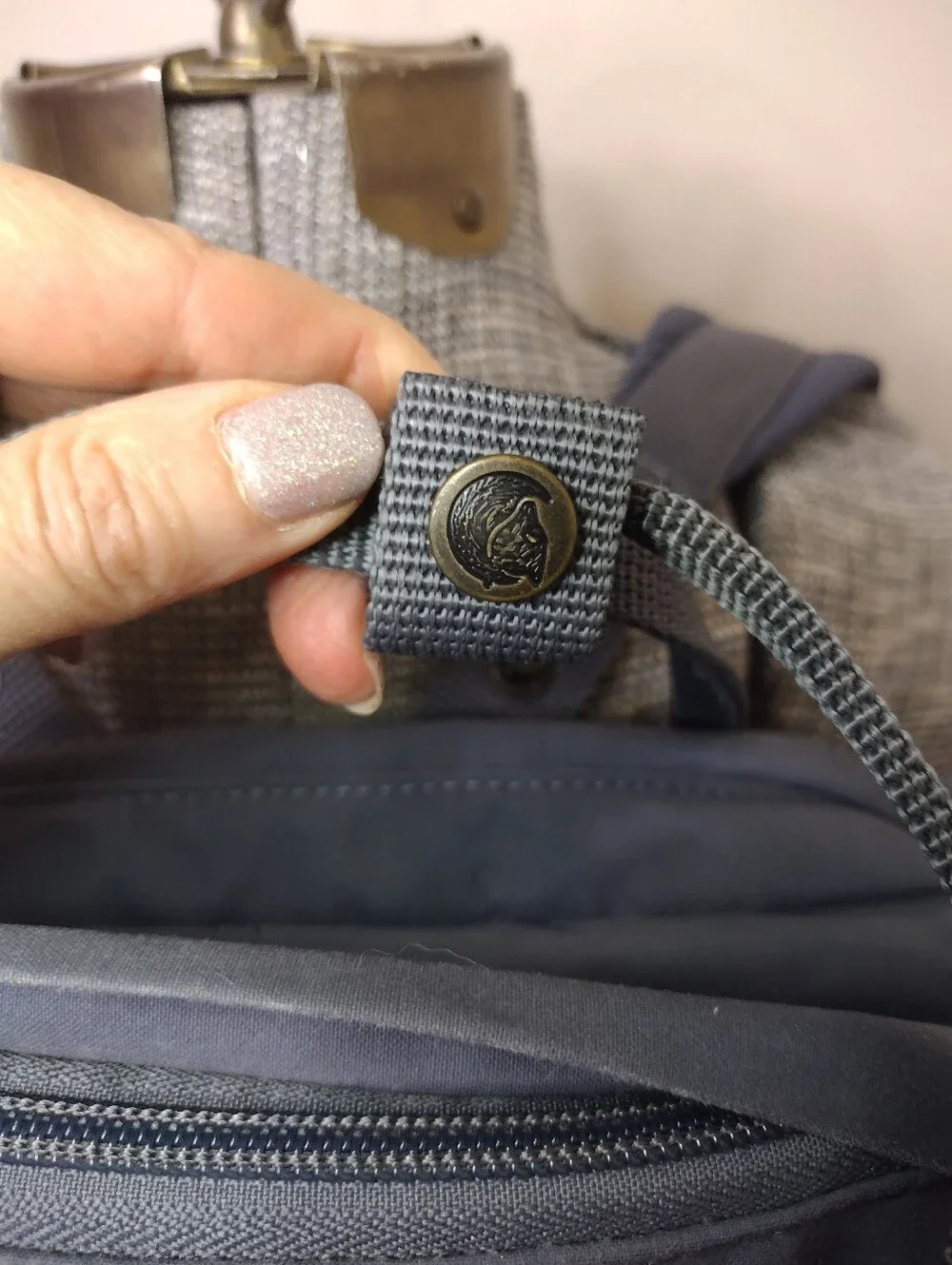 Fjallraven Kånken Men's Graphite Gray Water Resistant School/Travel Backpack