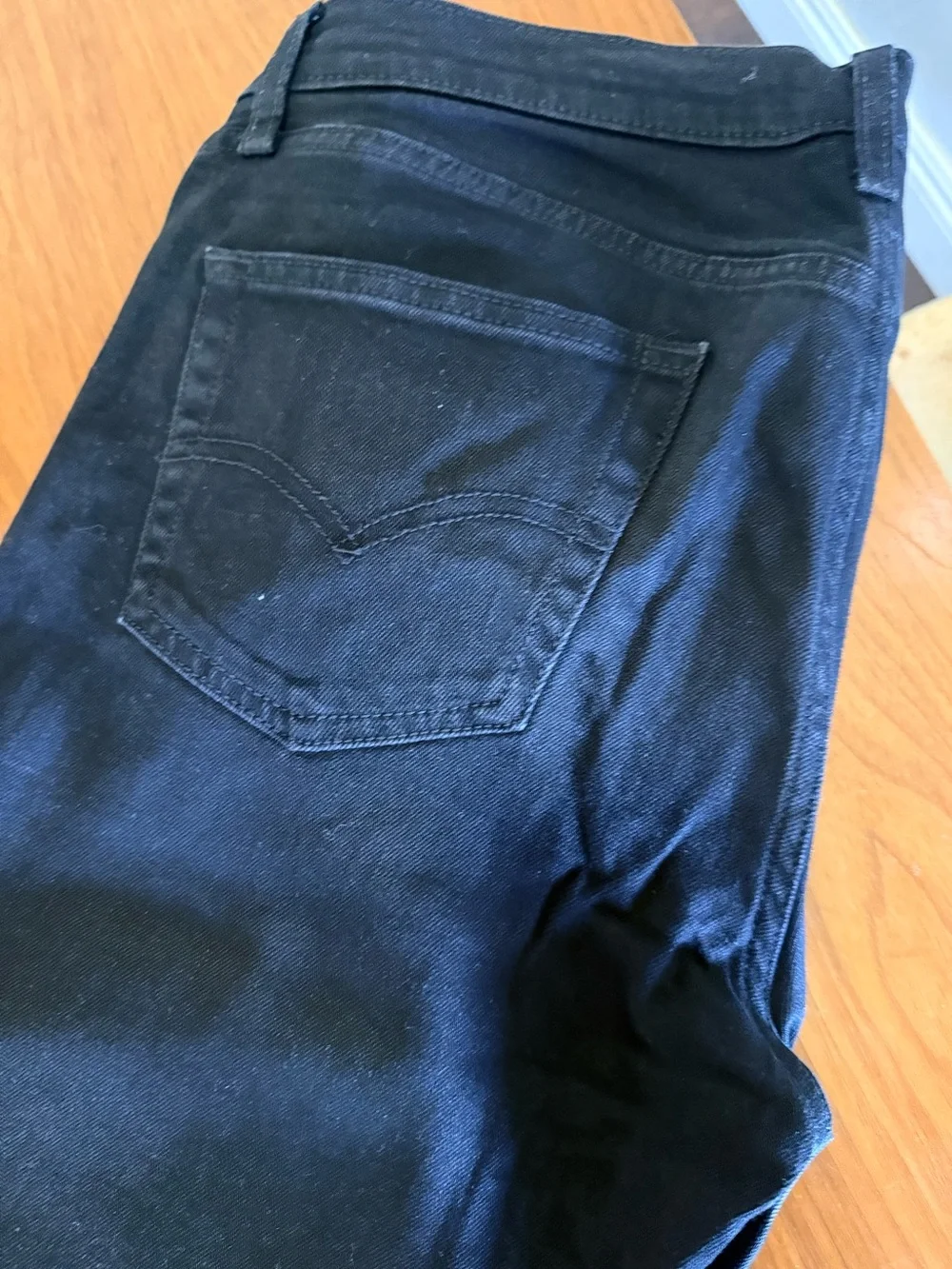 Levis slim straight