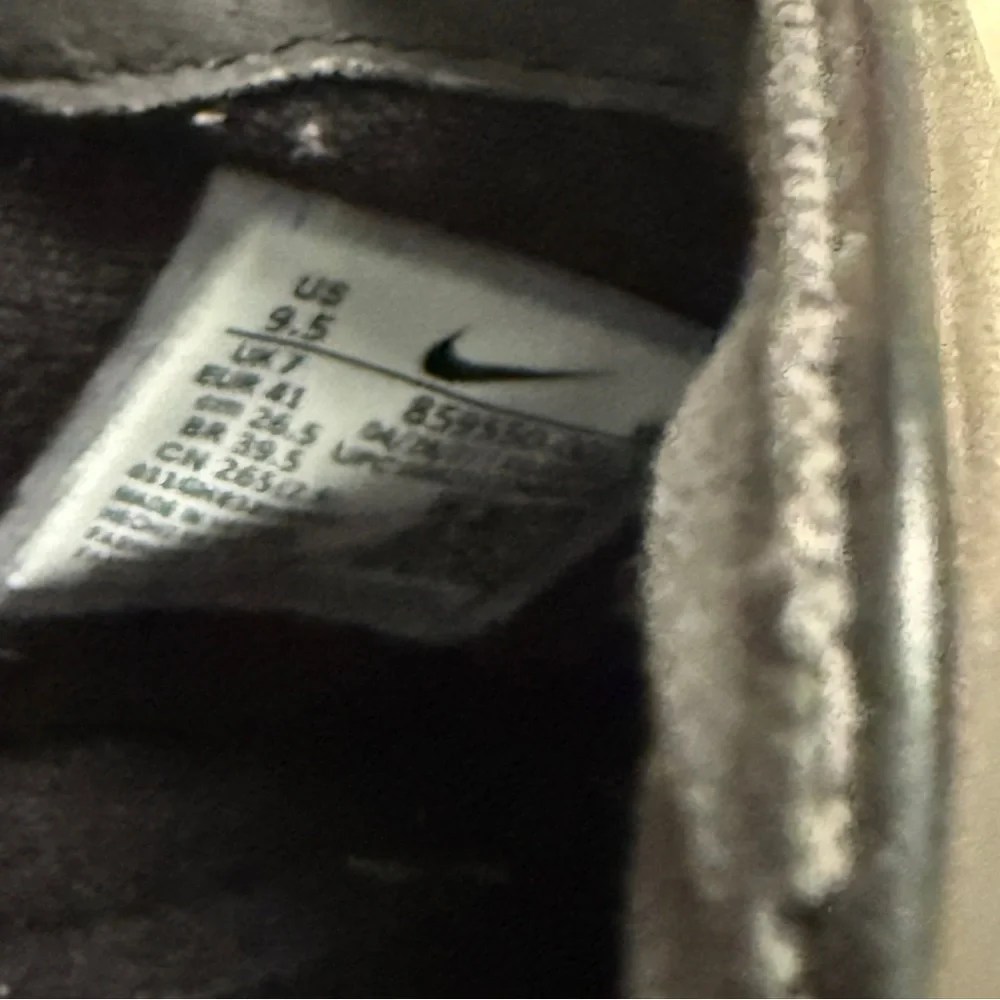 Nike black thea