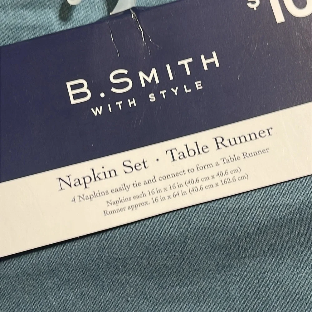Set/2 B Smith napkin set and table runners