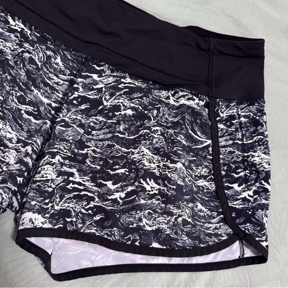 Lululemon Run Times Short Nami Wave off-White Black / Black Size 8