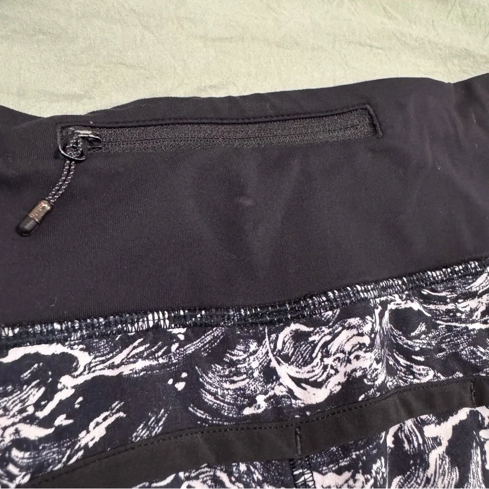 Lululemon Run Times Short Nami Wave off-White Black / Black Size 8
