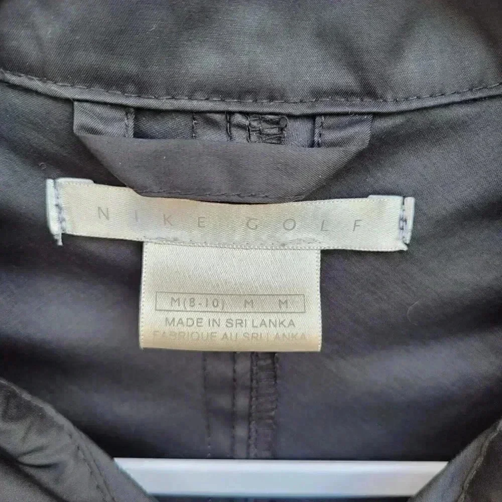 Nike details pockets