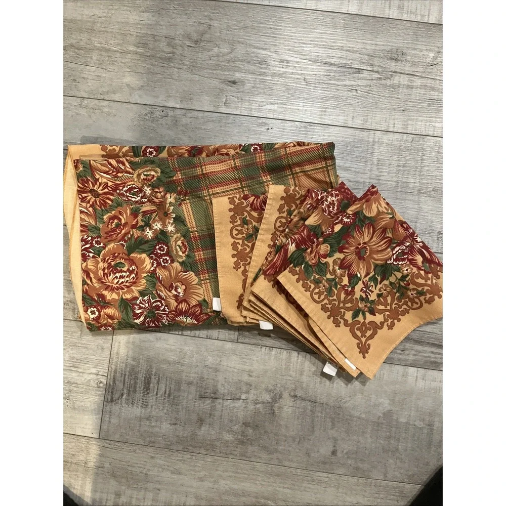 Vintage Oval Cotton Blend Table Cloth  W/6 Napkins Floral Plaid 82x62