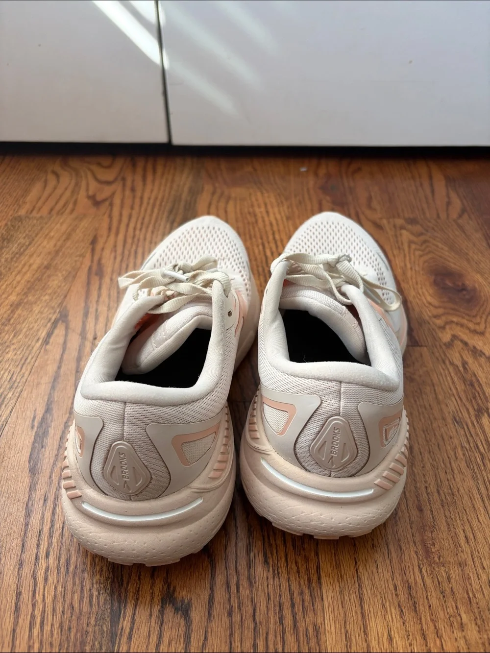 Brooks GTS 23 Women's Neutral-Run Sneakers in Pale Pink and Cream Size 8.5