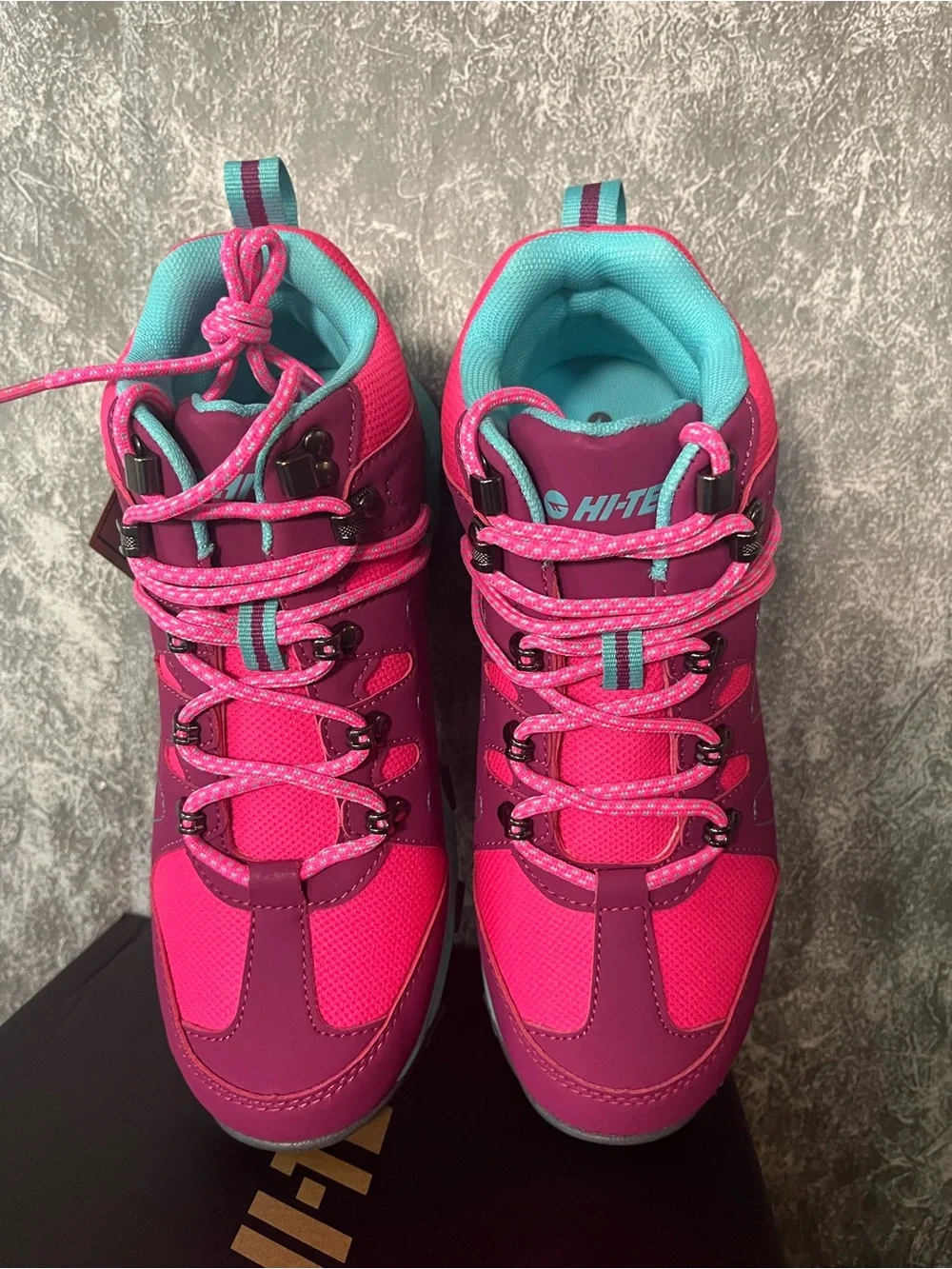 Hi-Tec sturdy lace
