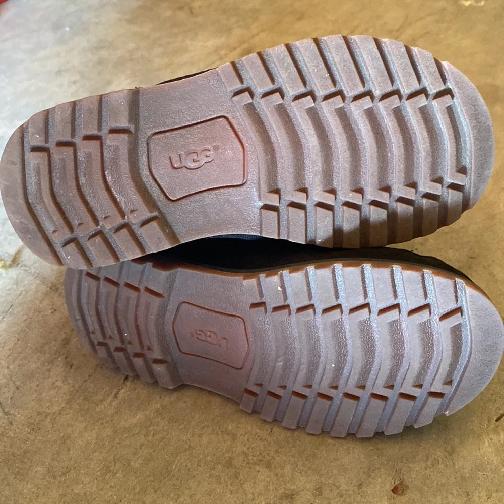 UGG kids bright tab